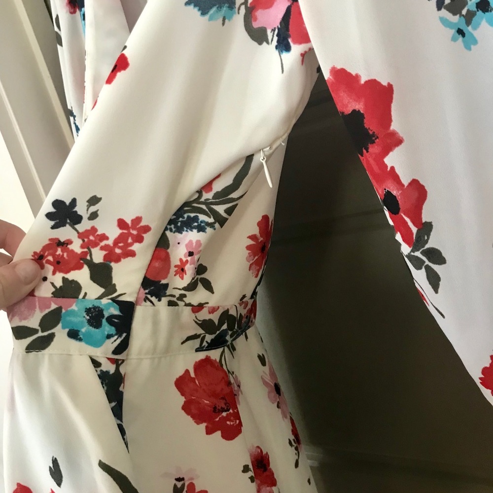 Cupcakes and Cashmere Kirei Floral Romper - Picture 6 of 8